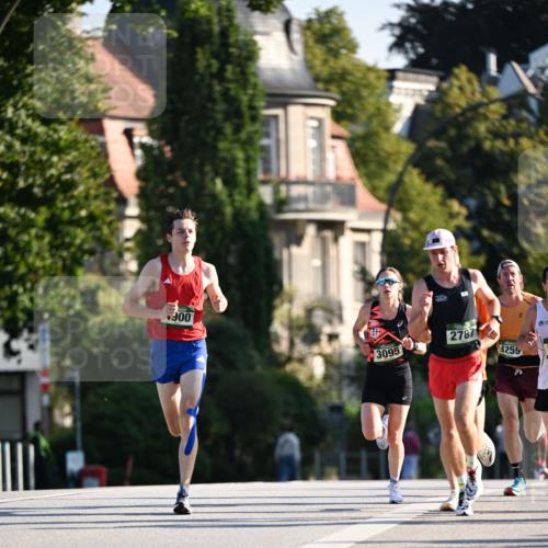 01.09.2024 - BARMER Alsterlauf Dr. Thomas Lammeyer http://msf.ph/oto/6887606 01.09.2024 09:20:57 Laufen 900, 3095, 2787, 5259 meine-sportfotos.de