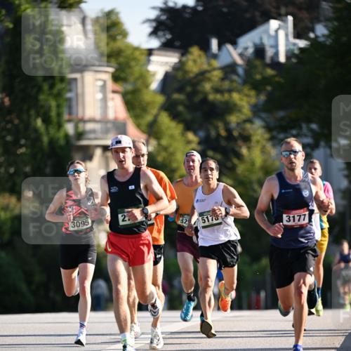 01.09.2024 - BARMER Alsterlauf Dr. Thomas Lammeyer http://msf.ph/oto/6887610 01.09.2024 09:20:59 Laufen 3095, 27, 52, 5178, 3177 meine-sportfotos.de