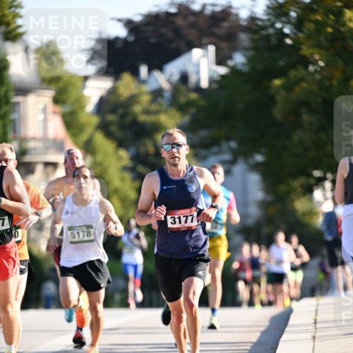 01.09.2024 - BARMER Alsterlauf Dr. Thomas Lammeyer http://msf.ph/oto/6887615 01.09.2024 09:21:00 Laufen 7, 5178, 3177 meine-sportfotos.de