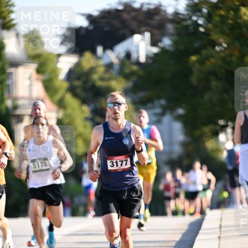 01.09.2024 - BARMER Alsterlauf Dr. Thomas Lammeyer http://msf.ph/oto/6887617 01.09.2024 09:21:00 Laufen 5178, 3177 meine-sportfotos.de
