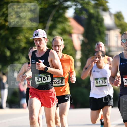 01.09.2024 - BARMER Alsterlauf Dr. Thomas Lammeyer http://msf.ph/oto/6887623 01.09.2024 09:21:01 Laufen 2787, 4250, 5178, 3 meine-sportfotos.de