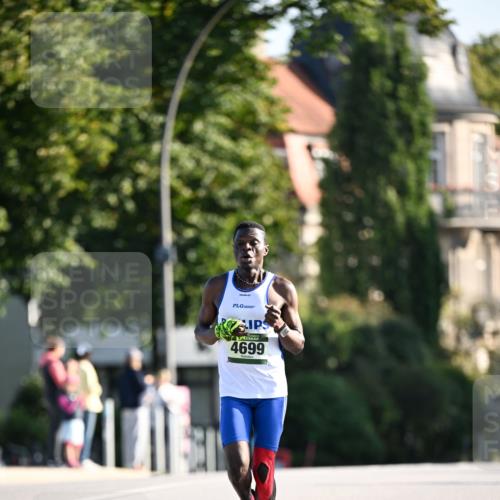 01.09.2024 - BARMER Alsterlauf Dr. Thomas Lammeyer http://msf.ph/oto/6887644 01.09.2024 09:21:06 Laufen 4699 meine-sportfotos.de