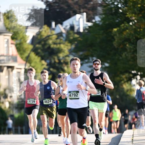 01.09.2024 - BARMER Alsterlauf Dr. Thomas Lammeyer http://msf.ph/oto/6887650 01.09.2024 09:21:09 Laufen 3726, 4624, 4792, 3 meine-sportfotos.de