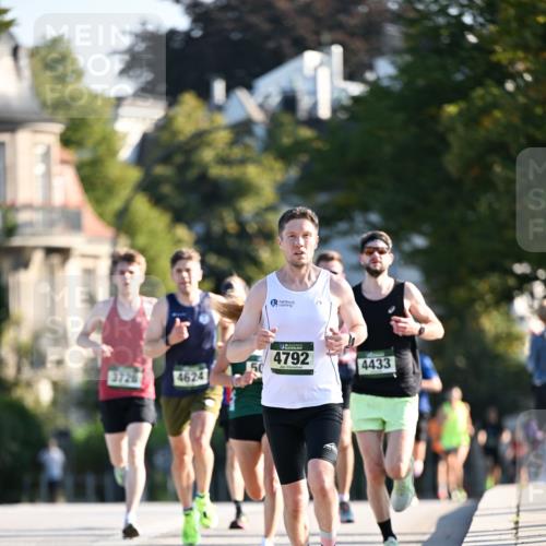 01.09.2024 - BARMER Alsterlauf Dr. Thomas Lammeyer http://msf.ph/oto/6887651 01.09.2024 09:21:09 Laufen 4624, 4792, 4433 meine-sportfotos.de