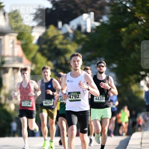 01.09.2024 - BARMER Alsterlauf Dr. Thomas Lammeyer http://msf.ph/oto/6887652 01.09.2024 09:21:09 Laufen 3725, 4624, 504, 4792, 4433 meine-sportfotos.de