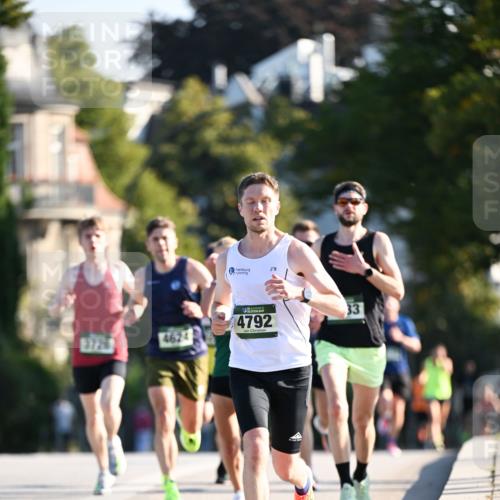 01.09.2024 - BARMER Alsterlauf Dr. Thomas Lammeyer http://msf.ph/oto/6887653 01.09.2024 09:21:09 Laufen 3726, 4624, 4792 meine-sportfotos.de