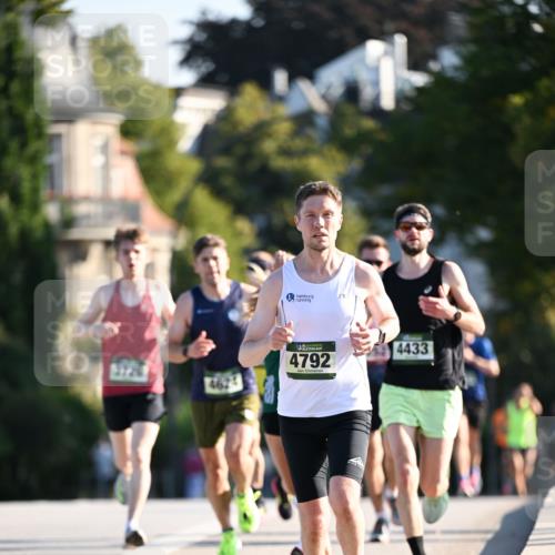 01.09.2024 - BARMER Alsterlauf Dr. Thomas Lammeyer http://msf.ph/oto/6887654 01.09.2024 09:21:10 Laufen 35, 4792, 4433 meine-sportfotos.de