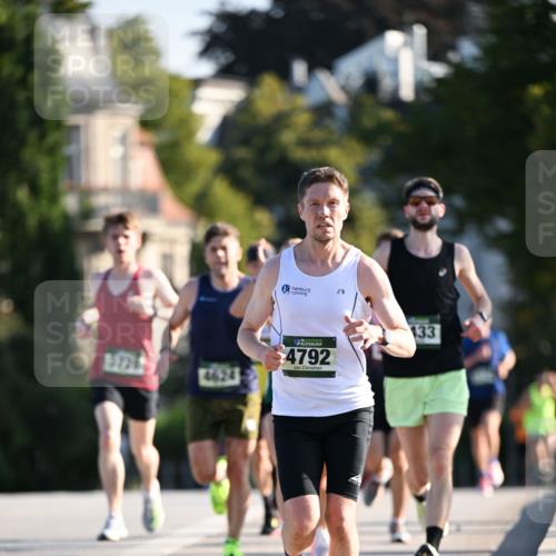 01.09.2024 - BARMER Alsterlauf Dr. Thomas Lammeyer http://msf.ph/oto/6887656 01.09.2024 09:21:10 Laufen 3726, 4624, 4792, 133 meine-sportfotos.de