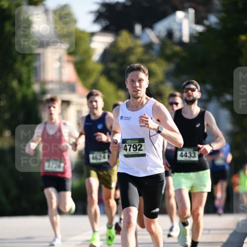 01.09.2024 - BARMER Alsterlauf Dr. Thomas Lammeyer http://msf.ph/oto/6887657 01.09.2024 09:21:10 Laufen 3753, 4792, 4433 meine-sportfotos.de