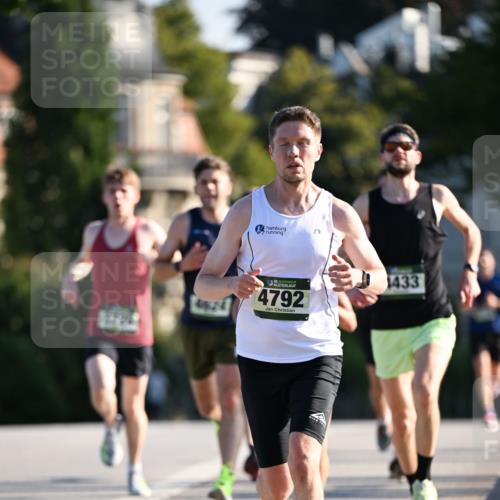01.09.2024 - BARMER Alsterlauf Dr. Thomas Lammeyer http://msf.ph/oto/6887660 01.09.2024 09:21:10 Laufen 3775, 35, 4792, 1433 meine-sportfotos.de