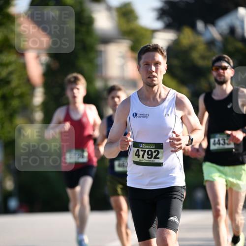 01.09.2024 - BARMER Alsterlauf Dr. Thomas Lammeyer http://msf.ph/oto/6887663 01.09.2024 09:21:11 Laufen 35, 4792, 4433 meine-sportfotos.de