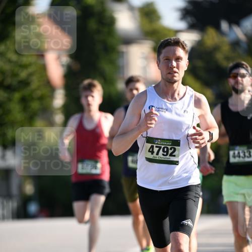 01.09.2024 - BARMER Alsterlauf Dr. Thomas Lammeyer http://msf.ph/oto/6887664 01.09.2024 09:21:11 Laufen 35, 4792, 4433 meine-sportfotos.de