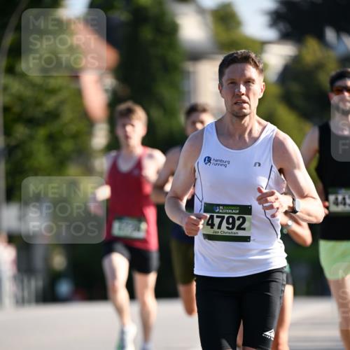 01.09.2024 - BARMER Alsterlauf Dr. Thomas Lammeyer http://msf.ph/oto/6887665 01.09.2024 09:21:11 Laufen 35, 4792, 443 meine-sportfotos.de