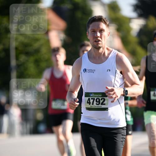01.09.2024 - BARMER Alsterlauf Dr. Thomas Lammeyer http://msf.ph/oto/6887667 01.09.2024 09:21:11 Laufen 35, 4792 meine-sportfotos.de