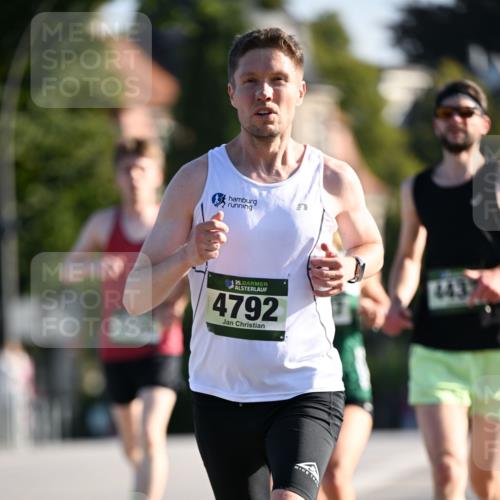 01.09.2024 - BARMER Alsterlauf Dr. Thomas Lammeyer http://msf.ph/oto/6887668 01.09.2024 09:21:11 Laufen 35, 4792 meine-sportfotos.de