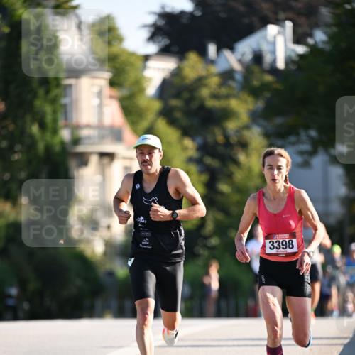 01.09.2024 - BARMER Alsterlauf Dr. Thomas Lammeyer http://msf.ph/oto/6887734 01.09.2024 09:21:30 Laufen 3398 meine-sportfotos.de