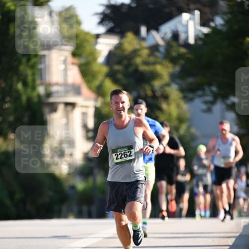 01.09.2024 - BARMER Alsterlauf Dr. Thomas Lammeyer http://msf.ph/oto/6887754 01.09.2024 09:21:35 Laufen 2262 meine-sportfotos.de