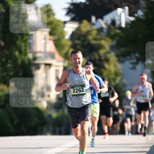 01.09.2024 - BARMER Alsterlauf Dr. Thomas Lammeyer http://msf.ph/oto/6887755 01.09.2024 09:21:35 Laufen 2262 meine-sportfotos.de