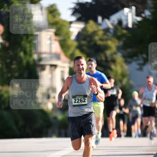01.09.2024 - BARMER Alsterlauf Dr. Thomas Lammeyer http://msf.ph/oto/6887756 01.09.2024 09:21:35 Laufen 2262 meine-sportfotos.de