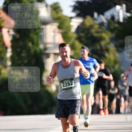 01.09.2024 - BARMER Alsterlauf Dr. Thomas Lammeyer http://msf.ph/oto/6887759 01.09.2024 09:21:36 Laufen 2262 meine-sportfotos.de