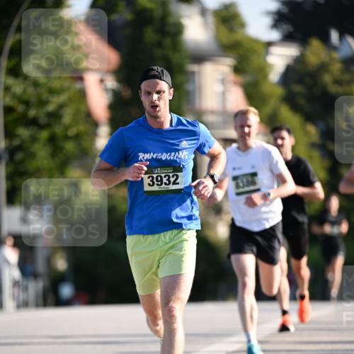 01.09.2024 - BARMER Alsterlauf Dr. Thomas Lammeyer http://msf.ph/oto/6887772 01.09.2024 09:21:38 Laufen 3932 meine-sportfotos.de