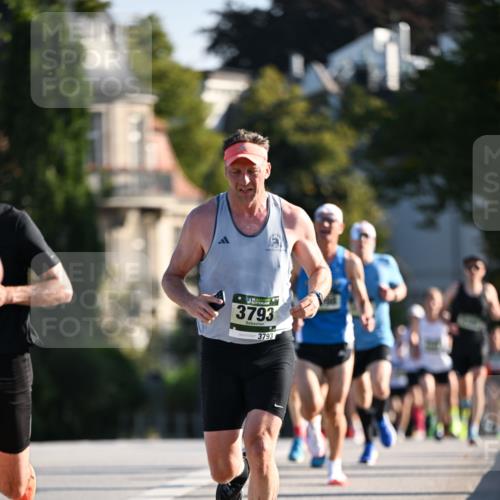 01.09.2024 - BARMER Alsterlauf Dr. Thomas Lammeyer http://msf.ph/oto/6887782 01.09.2024 09:21:40 Laufen 3793, 3793 meine-sportfotos.de