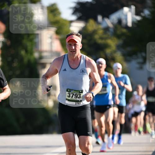 01.09.2024 - BARMER Alsterlauf Dr. Thomas Lammeyer http://msf.ph/oto/6887785 01.09.2024 09:21:41 Laufen 35, 3793, 3793 meine-sportfotos.de