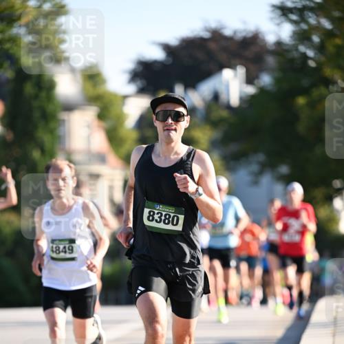 01.09.2024 - BARMER Alsterlauf Dr. Thomas Lammeyer http://msf.ph/oto/6887811 01.09.2024 09:21:47 Laufen 4849, 5, 8380 meine-sportfotos.de