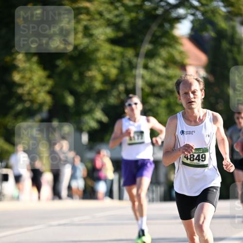 01.09.2024 - BARMER Alsterlauf Dr. Thomas Lammeyer http://msf.ph/oto/6887816 01.09.2024 09:21:48 Laufen 4849 meine-sportfotos.de