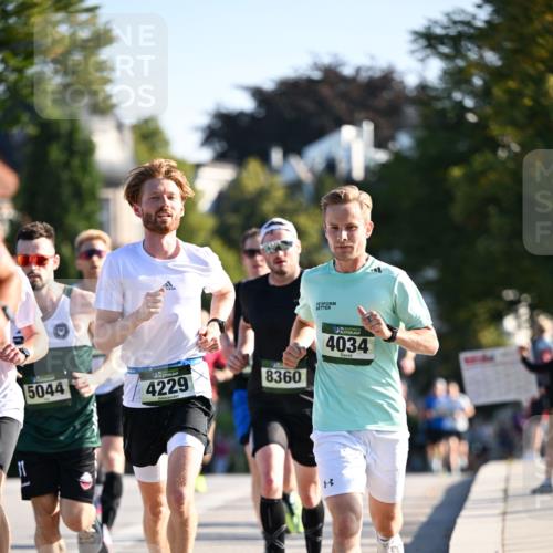 01.09.2024 - BARMER Alsterlauf Dr. Thomas Lammeyer http://msf.ph/oto/6887892 01.09.2024 09:22:03 Laufen 5044, 4229, 8360, 4034 meine-sportfotos.de