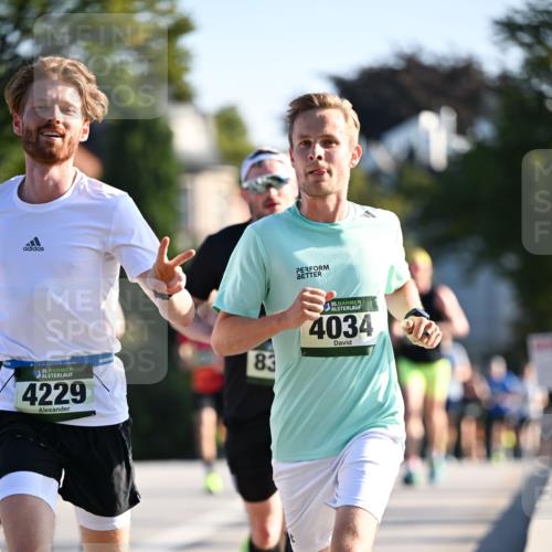 01.09.2024 - BARMER Alsterlauf Dr. Thomas Lammeyer http://msf.ph/oto/6887899 01.09.2024 09:22:04 Laufen 35, 4229, 83, 35, 4034 meine-sportfotos.de
