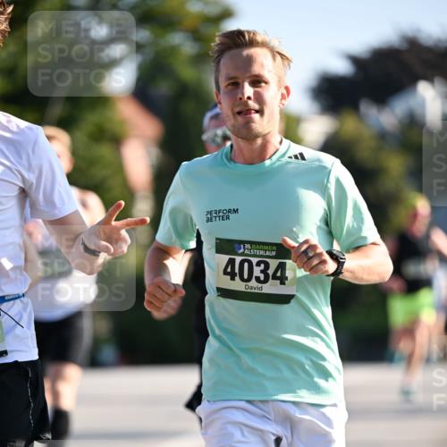 01.09.2024 - BARMER Alsterlauf Dr. Thomas Lammeyer http://msf.ph/oto/6887902 01.09.2024 09:22:04 Laufen 35, 4034 meine-sportfotos.de