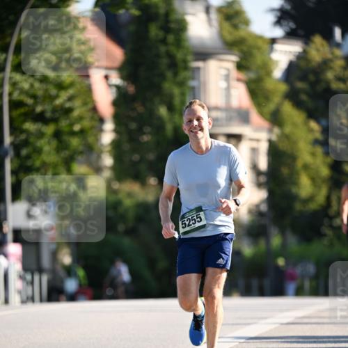 01.09.2024 - BARMER Alsterlauf Dr. Thomas Lammeyer http://msf.ph/oto/6887926 01.09.2024 09:22:10 Laufen 5255 meine-sportfotos.de