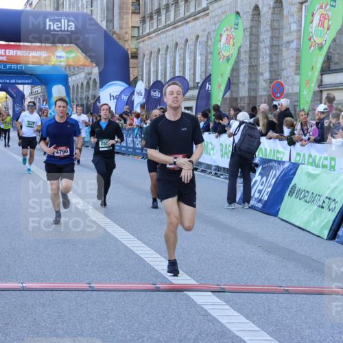 01.09.2024 - BARMER Alsterlauf Strokosch-Dieckow http://msf.ph/oto/6888221 01.09.2024 09:49:29 Ziel 2028, 2187, 2454, 2558, 2606, 4235, 4561, 4681, 4790, 4847, 5039, 5137, 8307 meine-sportfotos.de