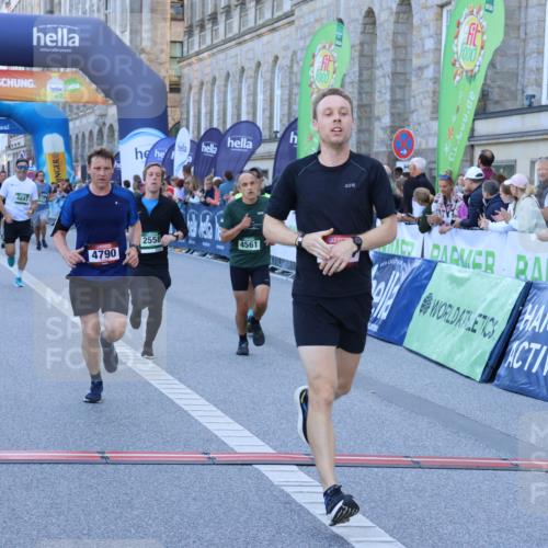 01.09.2024 - BARMER Alsterlauf Strokosch-Dieckow http://msf.ph/oto/6888227 01.09.2024 09:49:29 Ziel 2028, 2187, 2454, 2558, 2606, 4235, 4561, 4681, 4790, 4847, 5039, 5137, 8307 meine-sportfotos.de