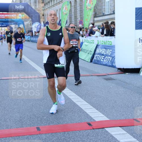 01.09.2024 - BARMER Alsterlauf Strokosch-Dieckow http://msf.ph/oto/6888274 01.09.2024 09:49:52 Ziel 2216, 2466, 2564, 2814, 2904, 3892, 4153, 4233, 4316, 4355, 4761, 4832, 5189, 8031 meine-sportfotos.de