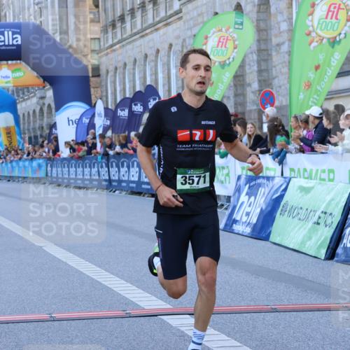 01.09.2024 - BARMER Alsterlauf Strokosch-Dieckow http://msf.ph/oto/6888292 01.09.2024 09:35:41 Ziel 2524, 3180, 3571, 3683, 4752, 8379 meine-sportfotos.de