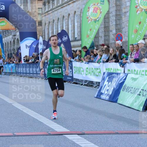 01.09.2024 - BARMER Alsterlauf Strokosch-Dieckow http://msf.ph/oto/6888413 01.09.2024 09:37:02 Ziel 36, 4754, 4885, 5269, 5270 meine-sportfotos.de