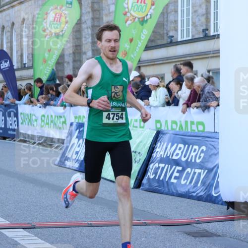 01.09.2024 - BARMER Alsterlauf Strokosch-Dieckow http://msf.ph/oto/6888418 01.09.2024 09:37:03 Ziel 36, 4754, 4885, 5269, 5270 meine-sportfotos.de