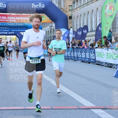01.09.2024 - BARMER Alsterlauf Strokosch-Dieckow http://msf.ph/oto/6888652 01.09.2024 09:39:02 Ziel 3286, 3398, 3585, 3604, 3701, 3793, 4034, 4098, 4229, 4525, 4849, 4955, 5017, 5044, 8360, 8380 meine-sportfotos.de
