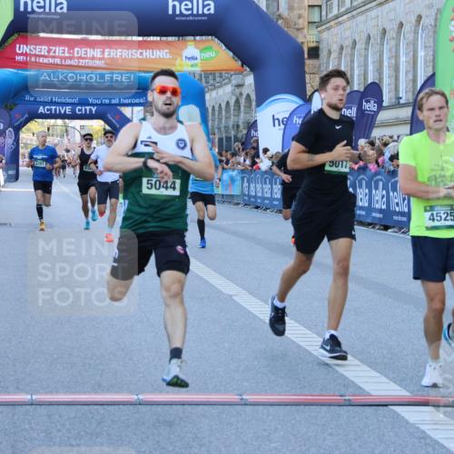 01.09.2024 - BARMER Alsterlauf Strokosch-Dieckow http://msf.ph/oto/6888661 01.09.2024 09:39:04 Ziel 3286, 3585, 3604, 3701, 3793, 4034, 4229, 4420, 4525, 4849, 4955, 5017, 5044, 8329, 8331, 8360, 8380 meine-sportfotos.de