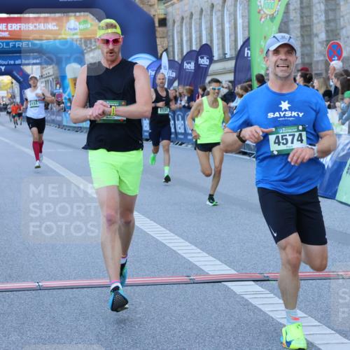 01.09.2024 - BARMER Alsterlauf Strokosch-Dieckow http://msf.ph/oto/6888733 01.09.2024 09:39:38 Ziel 1101, 2151, 2262, 3827, 4283, 4388, 4574, 4837, 8385 meine-sportfotos.de