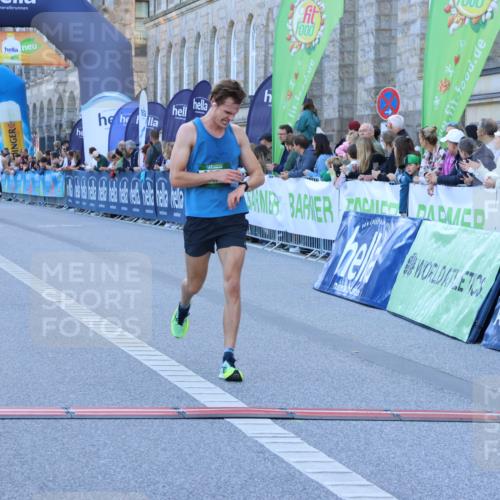 01.09.2024 - BARMER Alsterlauf Strokosch-Dieckow http://msf.ph/oto/6888813 01.09.2024 09:40:24 Ziel 3042, 4787, 4860, 4873 meine-sportfotos.de