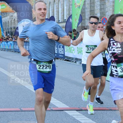 01.09.2024 - BARMER Alsterlauf Strokosch-Dieckow http://msf.ph/oto/6889279 01.09.2024 09:43:50 Ziel 2229, 2658, 3441, 3524, 3790, 3850, 3987, 4809, 8061 meine-sportfotos.de