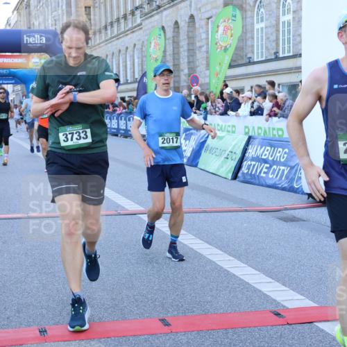 01.09.2024 - BARMER Alsterlauf Strokosch-Dieckow http://msf.ph/oto/6889340 01.09.2024 09:44:31 Ziel 2017, 2257, 2422, 2424, 3273, 3466, 3495, 3733, 3919, 4221, 4685, 5006, 5197, 8094, 8145, 8264 meine-sportfotos.de