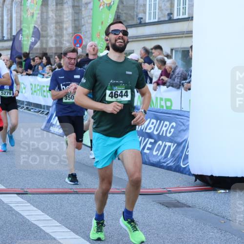 01.09.2024 - BARMER Alsterlauf Strokosch-Dieckow http://msf.ph/oto/6889409 01.09.2024 09:45:08 Ziel 2708, 3215, 3290, 3503, 3545, 3597, 3756, 4143, 4328, 4368, 4644, 5089, 5247, 5279, 8099 meine-sportfotos.de