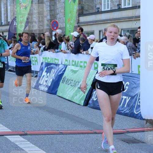 01.09.2024 - BARMER Alsterlauf Strokosch-Dieckow http://msf.ph/oto/6889528 01.09.2024 09:46:08 Ziel 2043, 2495, 2528, 2861, 2926, 3225, 3941, 4326, 4776, 4796, 4839, 5005, 5024 meine-sportfotos.de