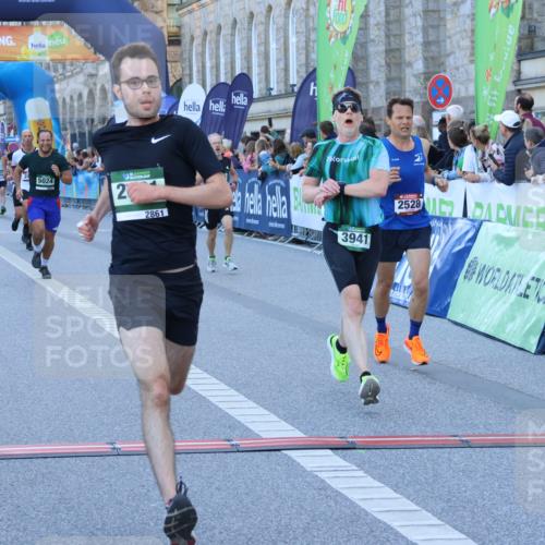 01.09.2024 - BARMER Alsterlauf Strokosch-Dieckow http://msf.ph/oto/6889530 01.09.2024 09:46:08 Ziel 2043, 2495, 2528, 2861, 2926, 3225, 3941, 4326, 4776, 4796, 4839, 5005, 5024 meine-sportfotos.de