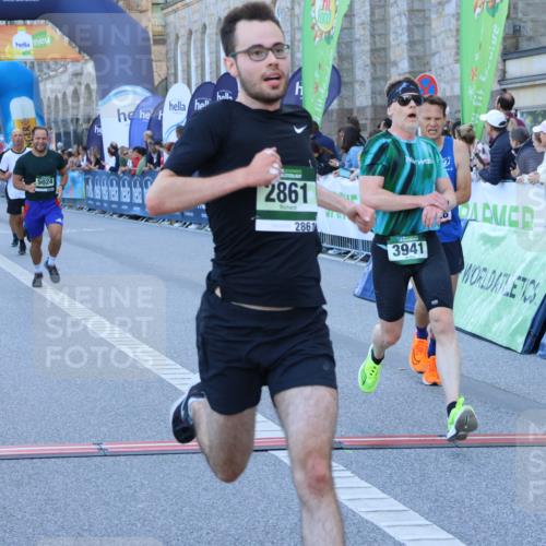 01.09.2024 - BARMER Alsterlauf Strokosch-Dieckow http://msf.ph/oto/6889532 01.09.2024 09:46:09 Ziel 2043, 2495, 2528, 2861, 2926, 3225, 3941, 4326, 4776, 4796, 4839, 5005, 5024, 5203 meine-sportfotos.de