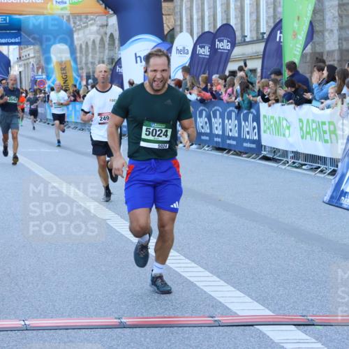 01.09.2024 - BARMER Alsterlauf Strokosch-Dieckow http://msf.ph/oto/6889534 01.09.2024 09:46:11 Ziel 2043, 2495, 2528, 2861, 2926, 3225, 3941, 4326, 4400, 4776, 4796, 4839, 5024, 5203 meine-sportfotos.de
